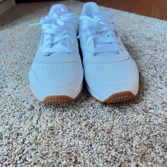 White Reebok’s - Picture 2 of 4